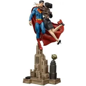 DC Comics - Superman and Lois Lane Diorama - Art Scale 1/6