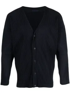ISSEY MIYAKE - Pleated Buttoned Cardigan